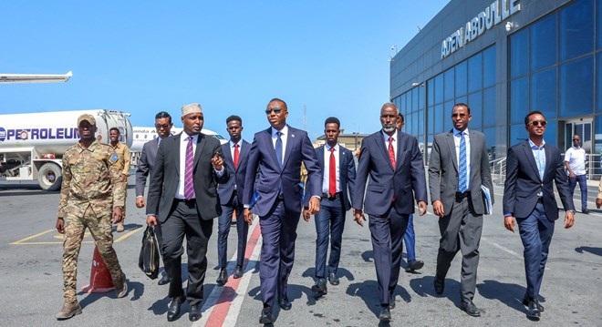 Raysal Wasaaraha oo u ambabaxay Ciraaq.jpg